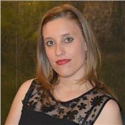 Diplomata al liceo Classico laureata in Giurisprudenza propone lezioni di letteratura italiana e non solo